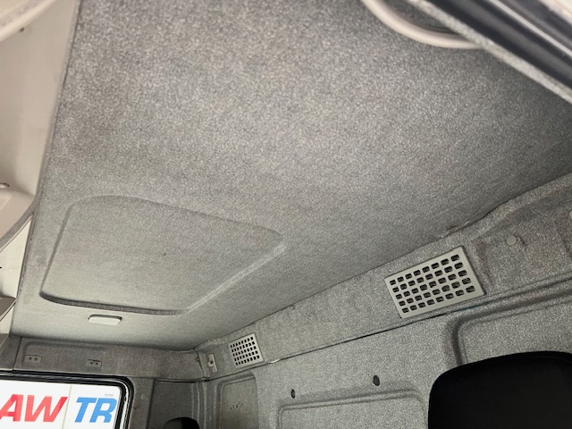 Iveco Stralis 310 6×2 Dropside Brick Grab