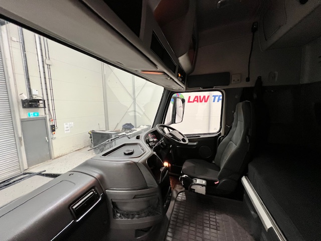 Volvo FH 460 6×2 Midlift Tractor Unit PTO