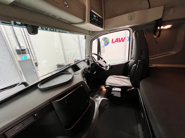Volvo FH 500 6×2 Midlift Tractor Unit