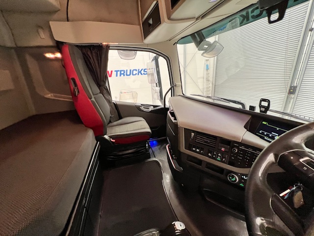 Volvo FH 460 6×2 Midlift Tractor Unit