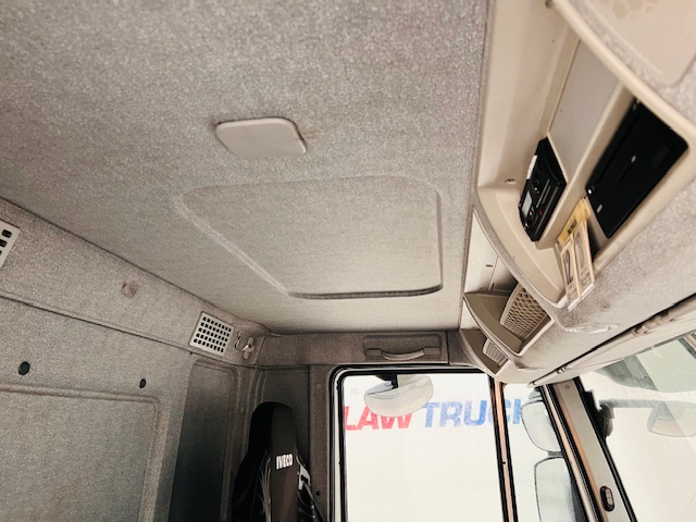 Iveco Stralis 310 Euro 6 6×2 Dropside Brick Grab