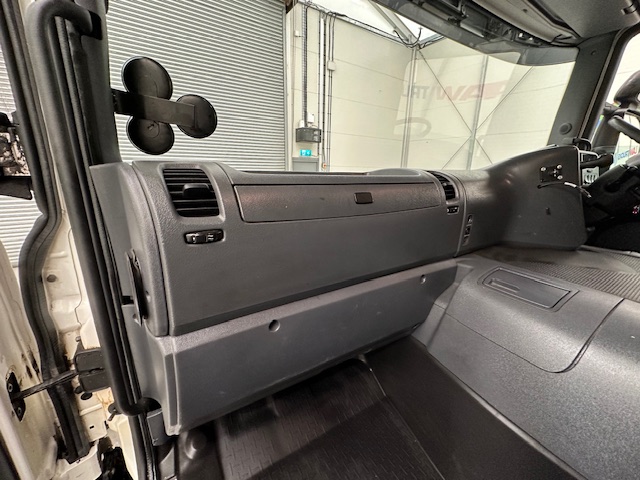 Scania P280 6×2 Rear Lift Day Cab Fridge Box
