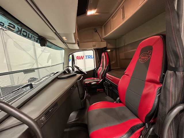 Volvo FH 500 6×2 Tractor Unit Safari Edition
