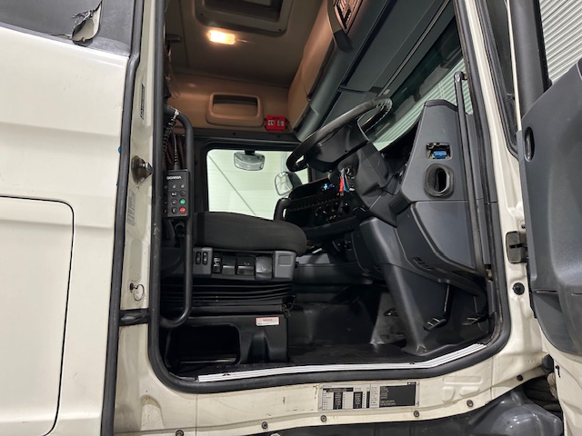 Scania R440 6×2 Rear Lift Brick Grab Drawbar