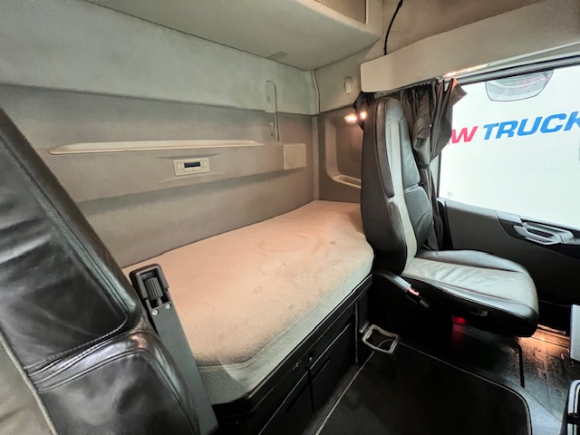 Volvo FH 500 6×2 Midlift Tractor Unit