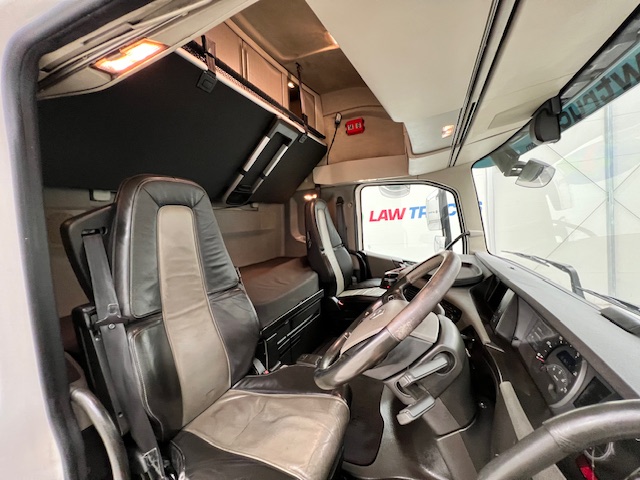 Volvo FH 500 6×2 Midlift Tractor Unit