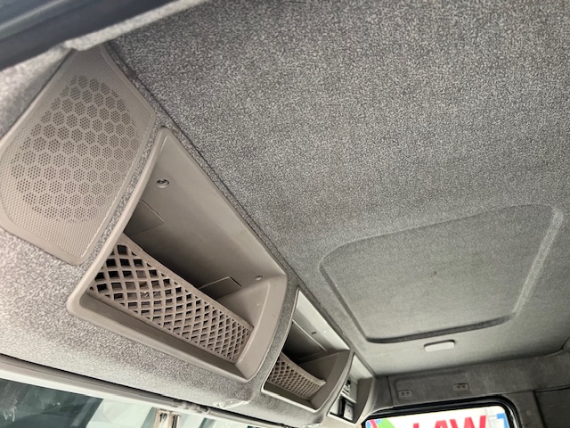 Iveco Stralis 310 6×2 Dropside Brick Grab