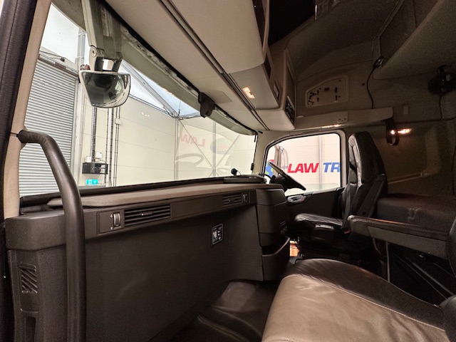 Volvo FH 500 6×2 Midlift Tractor Unit