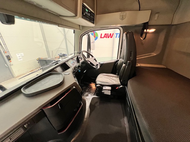 Volvo FH 500 6×2 Midlift Tractor Unit