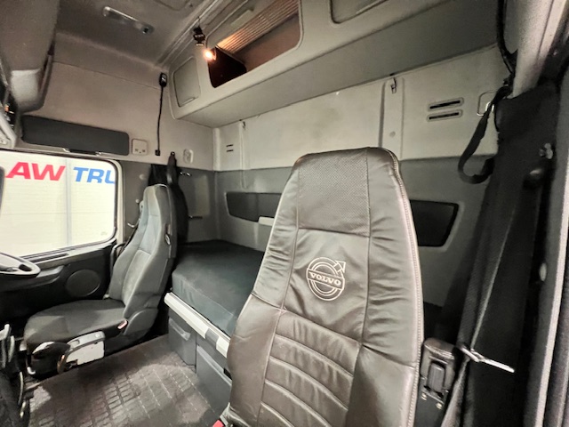 Volvo FH 460 6×2 Midlift Tractor Unit PTO