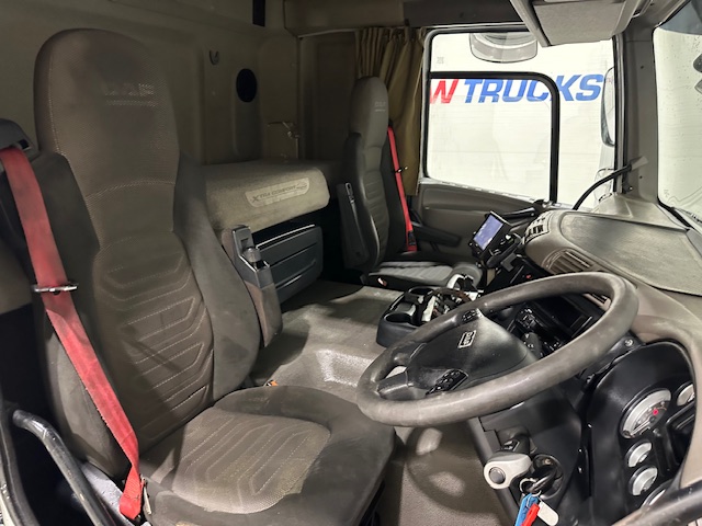DAF CF85 460 6×2 Flatbed Drawbar Brick Grab