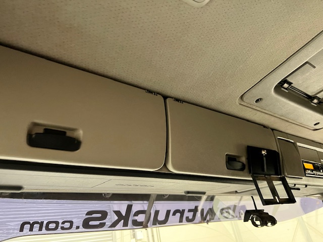 Volvo FM 400 8×4 Steel Tipper Grab Manual