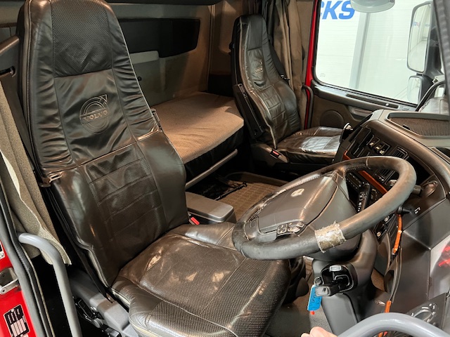 Volvo FH 500 6×2 Rear Lift Flatbed’s Drawbar