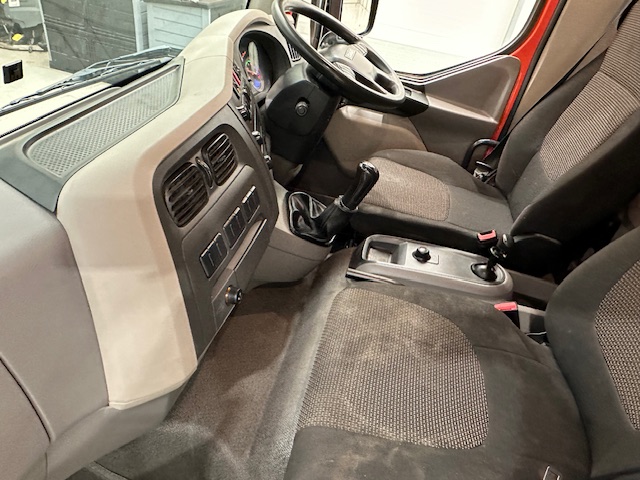 DAF LF 220 Day Cab Dropside Brick Grab