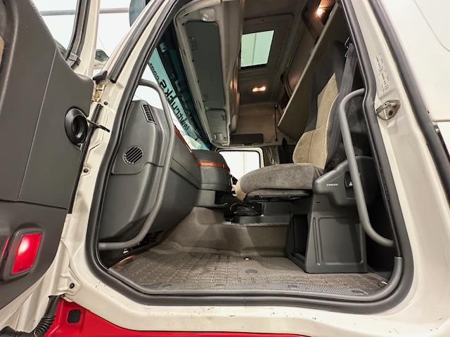 Volvo FH 520 6×2 Sleeper Cab Tractor Unit Manual
