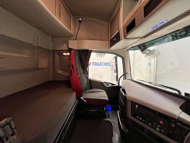 Volvo FH 460 6×2 Midlift Tractor Unit