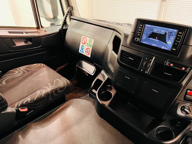 Iveco Stralis 310 Euro 6 6×2 Dropside Brick Grab