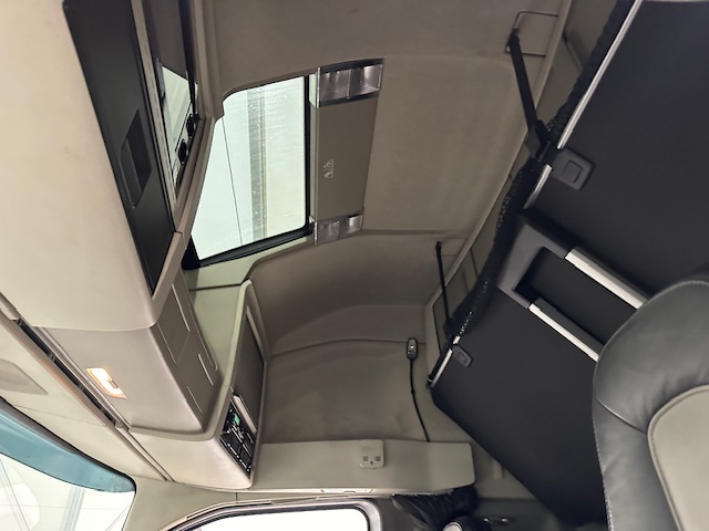 Volvo FH 500 6×2 Midlift Tractor Unit
