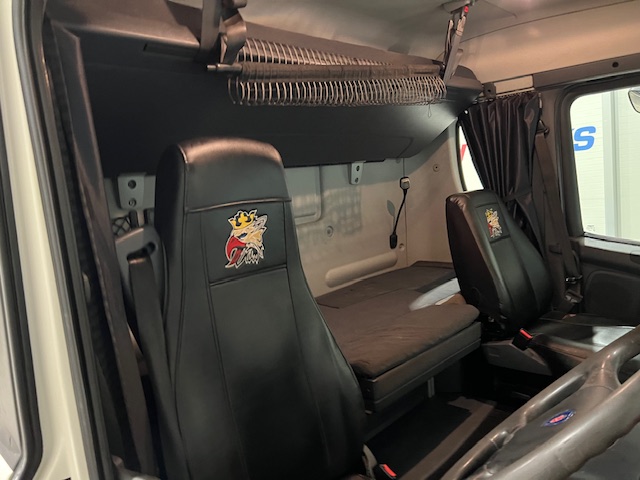 Scania R420 8×2 Rear Lift Brick Grab Drawbar