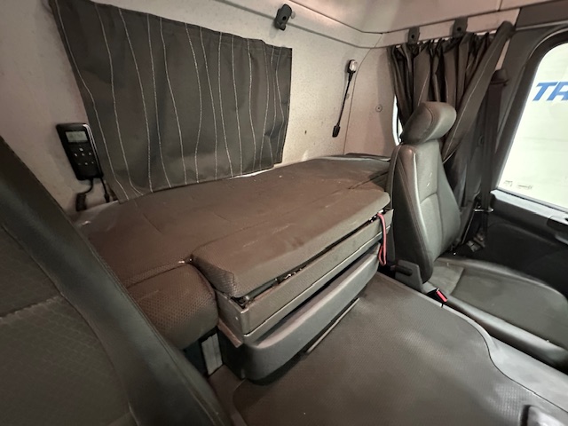 Scania P370 8×4 Sleeper Cab Skip Loader