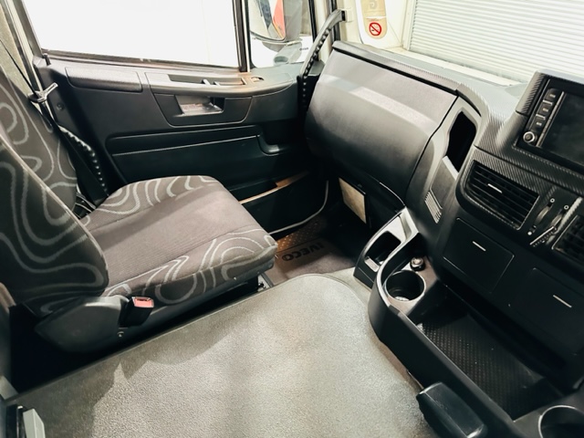 Iveco Stralis 310 6×2 Dropside Brick Grab