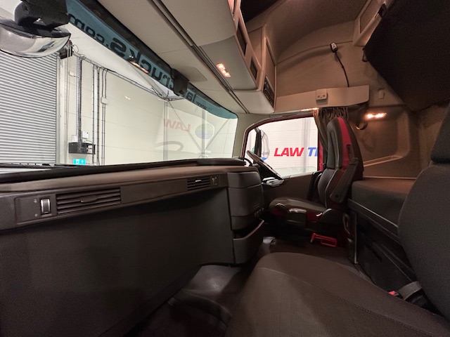 Volvo FH 500 6×2 Sleeper Cab Tractor Unit