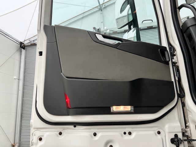 Volvo FH 500 6×2 Midlift Tractor Unit