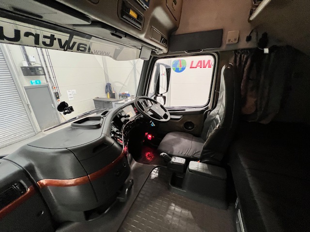 Volvo FH 480 6×2 Rear Lift Tractor Unit