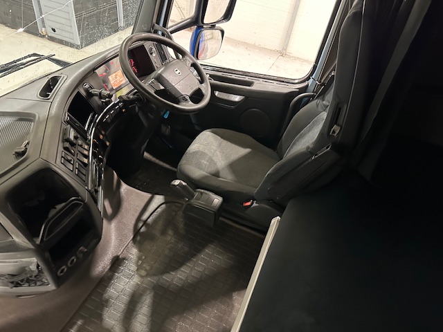 Volvo FH 460 6×2 Sleeper Cab Tractor Unit