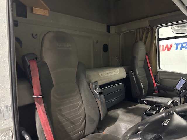 DAF CF85 460 6×2 Flatbed Drawbar Brick Grab