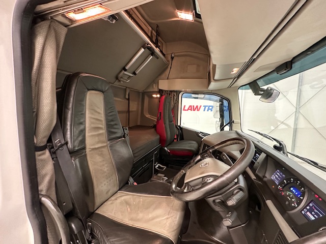 Volvo FH 500 6×2 Globetrotter XL Midlift Tractor Unit