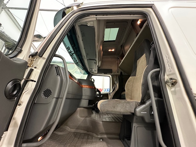 Volvo FH 520 6×2 Sleeper Cab Tractor Unit Manual