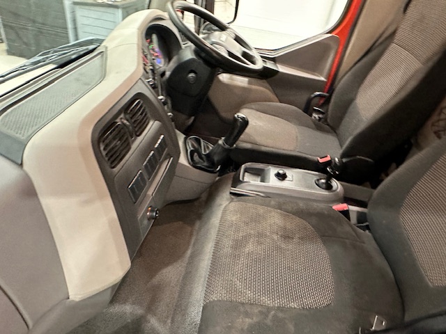 DAF LF 220 Day Cab Dropside Brick Grab