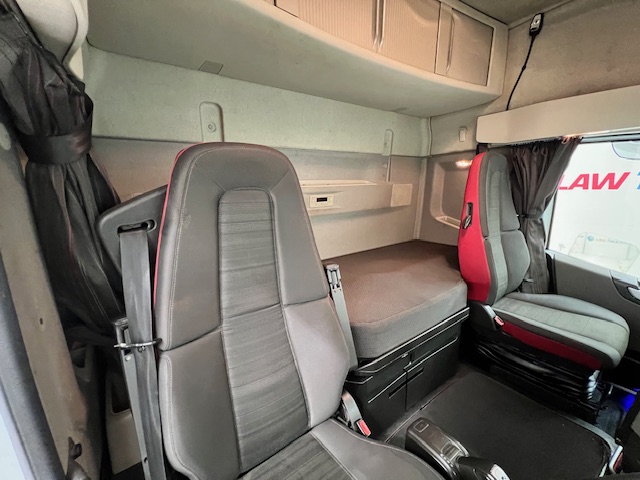 Volvo FH 460 6×2 Midlift Tractor Unit