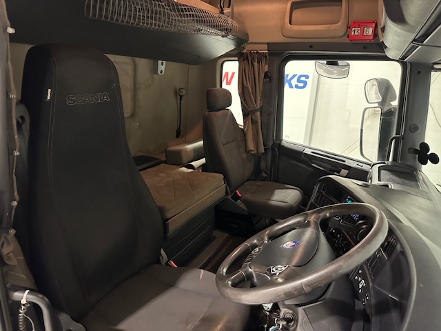 Scania R440 6×2 Rear Lift Brick Grab Drawbar