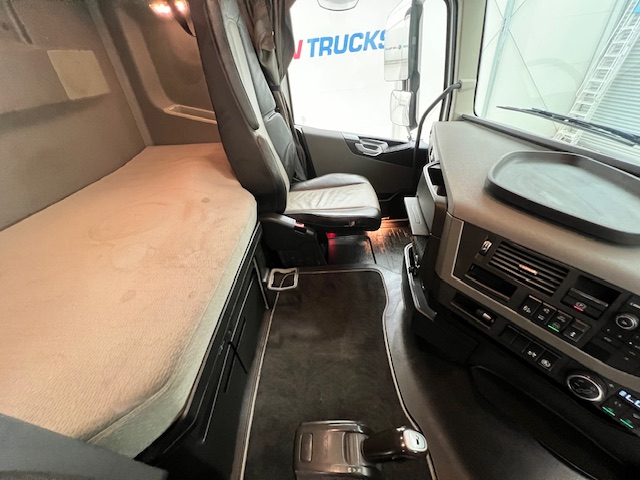 Volvo FH 500 6×2 Midlift Tractor Unit