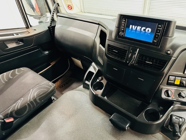 Iveco Stralis 310 6×2 Dropside Brick Grab
