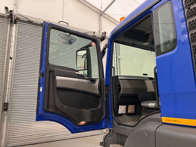 MAN TGS 26.360 6×2 Rear Lift Dropside Brick Grab Manual