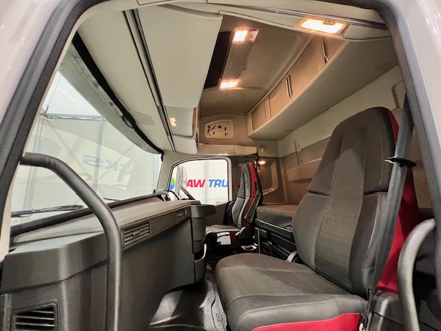 Volvo FH 500 6×2 Midlift Tractor Unit