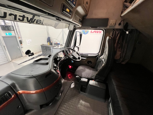 Volvo FH 480 6×2 Rear Lift Tractor Unit