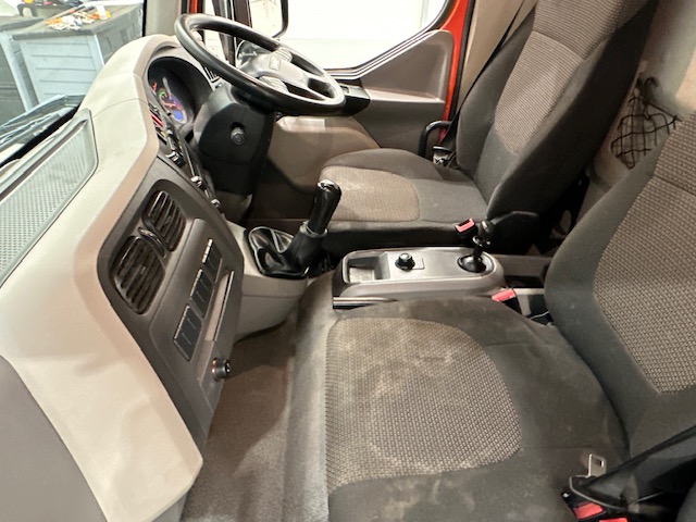 DAF LF 220 Day Cab Dropside Brick Grab