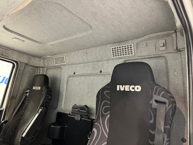 Iveco Stralis 310 6×2 Dropside Brick Grab