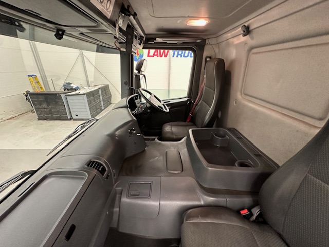Scania P280 6×2 Rear Lift Day Cab Fridge Box