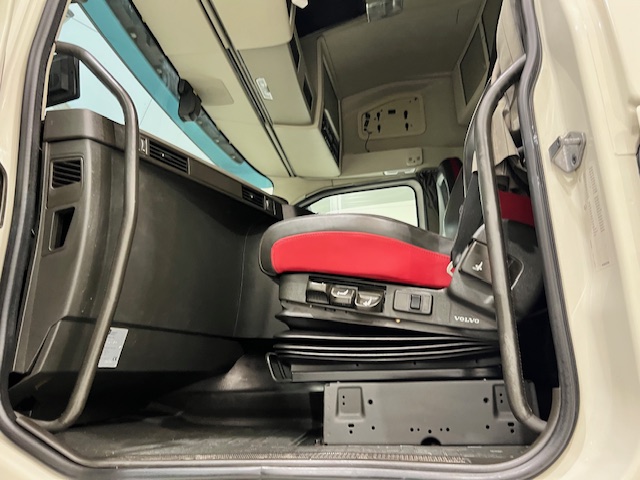 Volvo FH 500 6×2 Midlift Tractor Unit