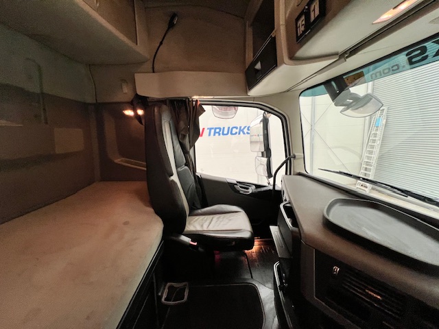 Volvo FH 500 6×2 Midlift Tractor Unit