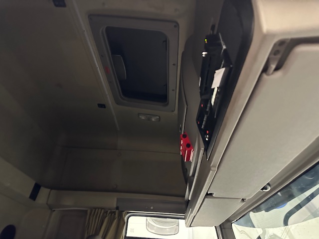 DAF CF85 460 6×2 Flatbed Drawbar Brick Grab