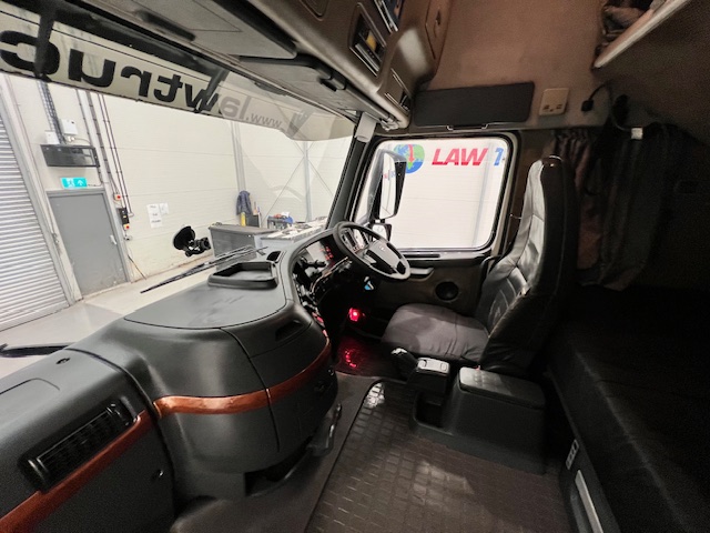 Volvo FH 480 6×2 Rear Lift Tractor Unit