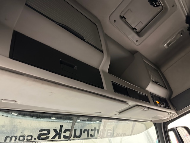 Volvo FH 460 6×2 Sleeper Cab Tractor Unit