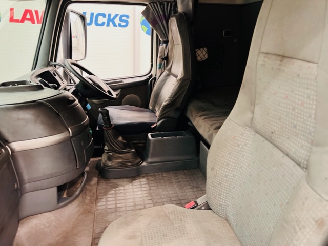 Volvo FH12 420 4×2 Sleeper Cab Tractor Unit