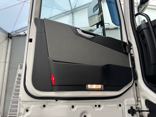 Volvo FH 500 6×2 Globetrotter XL Midlift Tractor Unit